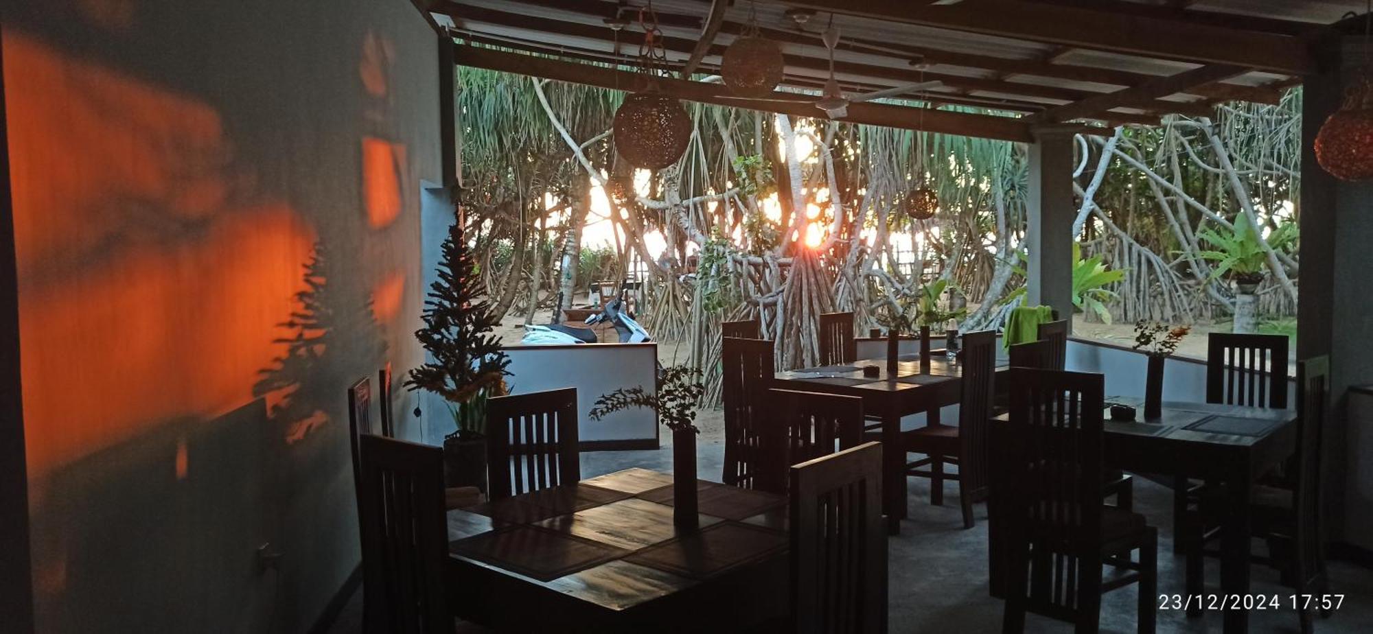 Ravana - Beach Cabanas Hikkaduwa Exterior foto